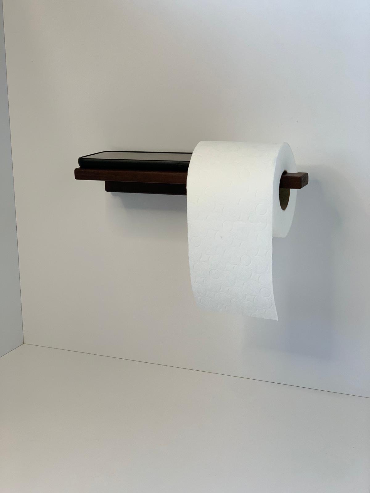 Masif Ireko Ağacından El Yapımı Raflı Tuvalet Kağıtlığı – Doğal Ahşap WC Kağıtlık Tutucu