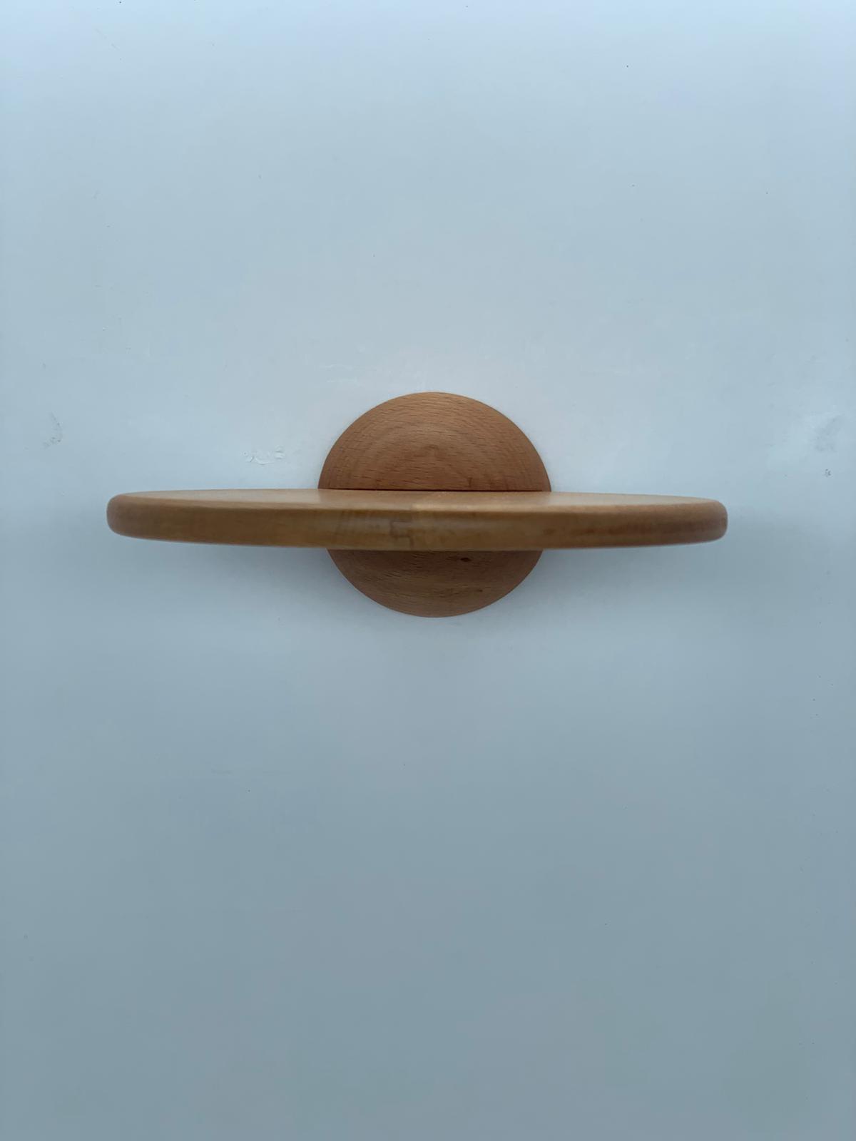 Masif Ahşap Dairesel Duvar Rafı – El Yapımı Dekoratif Tekli Raf (18 x 18 cm)