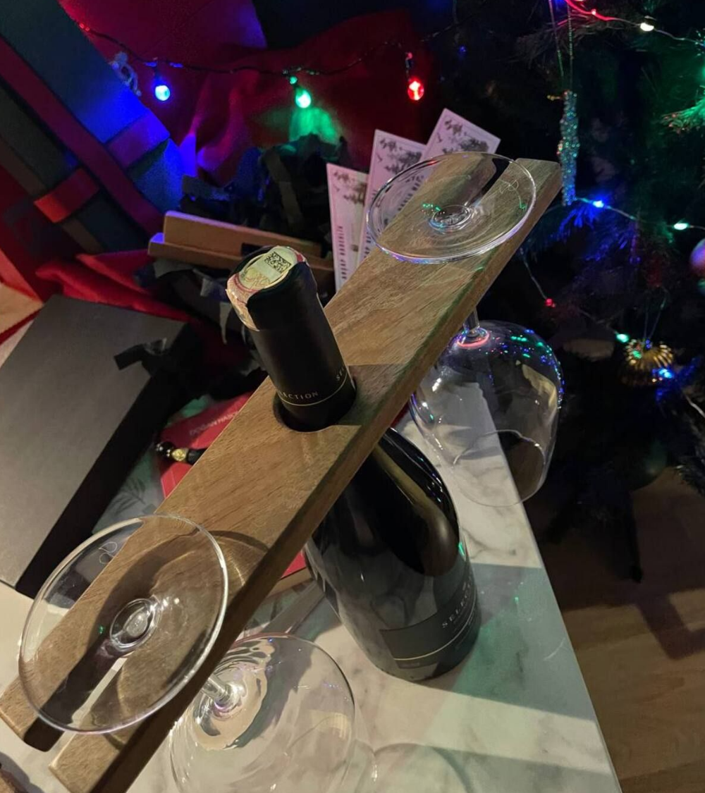 Glas- und Weinregal