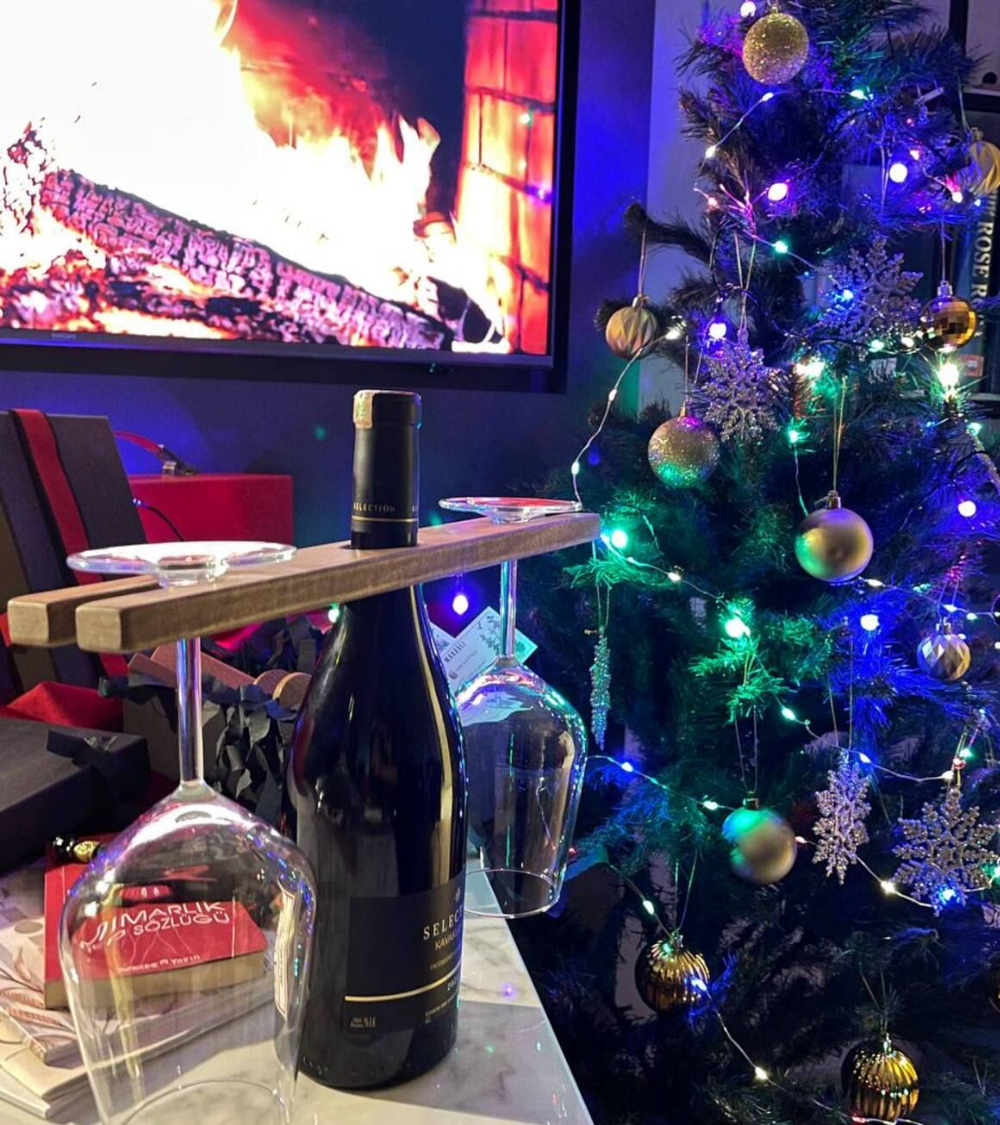 Glas- und Weinregal